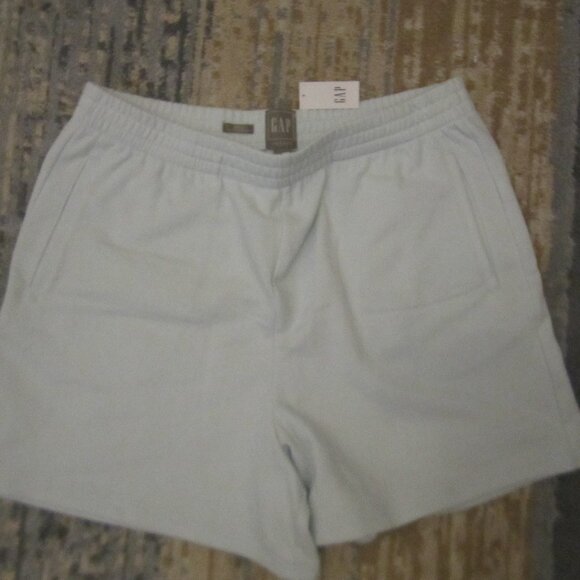 Gap Sweats Light blue shorts elastic waist and pockets on the fro    NEW Size  L - Picture 1 of 3